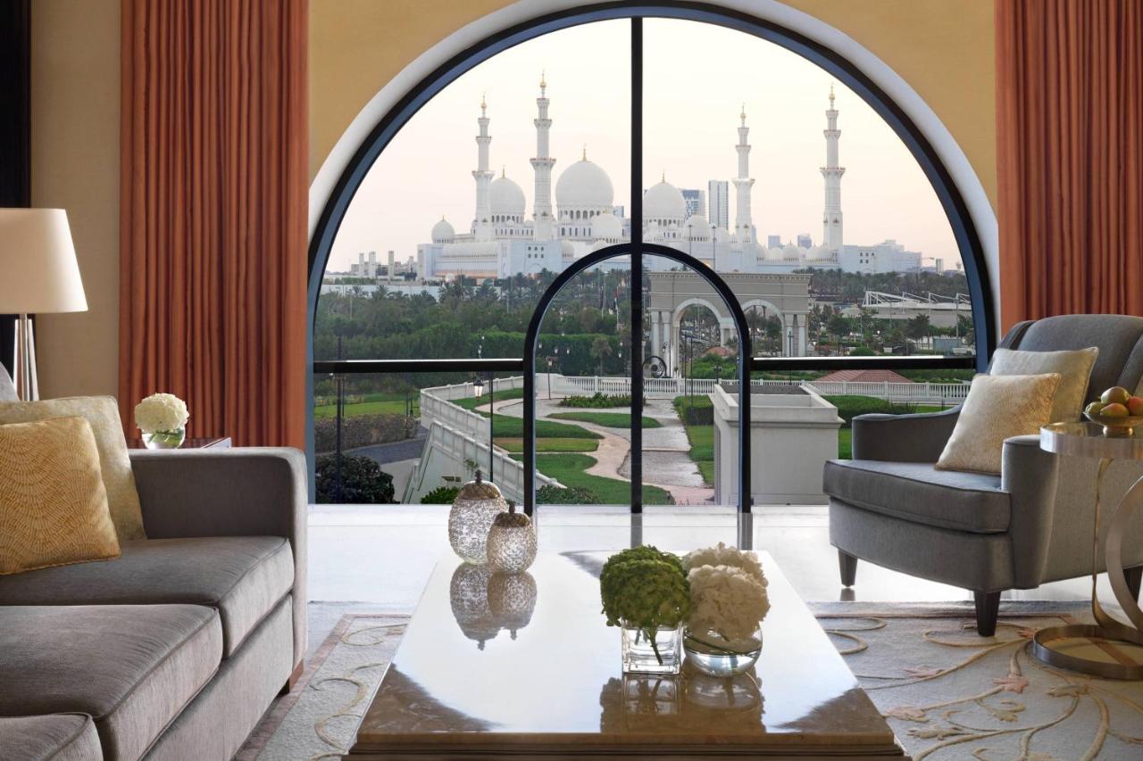 The Ritz-Carlton Abu Dhabi, Grand Canal Exterior foto